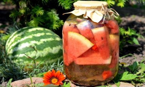 Маринованные арбузы в литровых банках.  Рецепт с уксусом без стерилизации