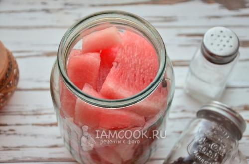Рецепт маринования арбуза с чесноком. Соленые арбузы с чесноком в кастрюле кусочками 28