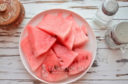 Рецепт маринования арбуза с чесноком. Соленые арбузы с чесноком в кастрюле кусочками 26