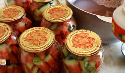 Арбуз на зиму в банках. Маринованные арбузы в банках на зиму: 12 самых вкусных и полезных рецептов