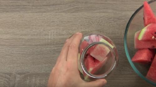 Арбуз на зиму в банках. Маринованные арбузы в банках на зиму: 12 самых вкусных и полезных рецептов