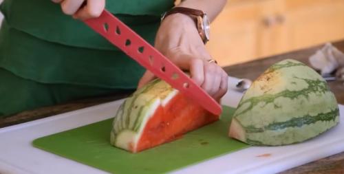 Как засолить арбуз быстро. Как засолить арбузы кусочками в кастрюле, ведре или банке?