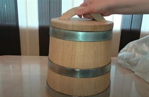 Арбузы с яблоками в бочке. Подготовка бочки для засолки арбузов