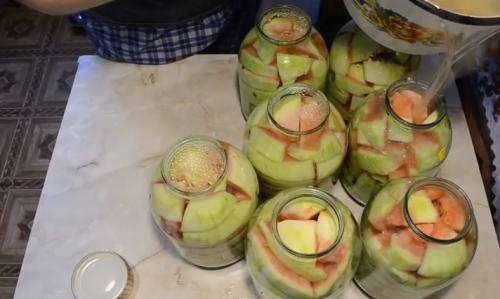 Хрустящие арбузы на зиму. Вкусные маринованные арбузы на зиму в банках — простые рецепты