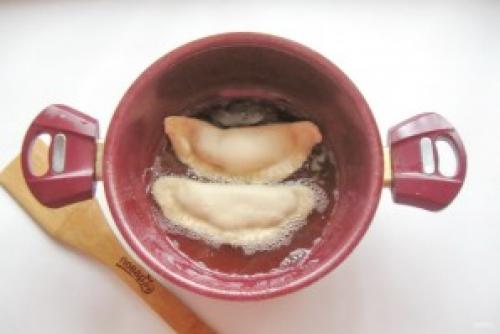 Тесто на чебуреки, как в чебуречной. Чебуреки, как в чебуречной