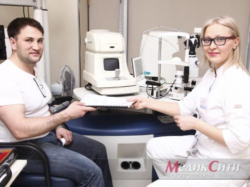 Шелушение и покраснение кожи вокруг глаз. По каким причинам возникает атопический дерматит на веках? 03