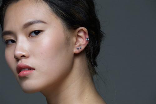 Обработка ушей после прокалывания. Правильный уход за пирсингом 12