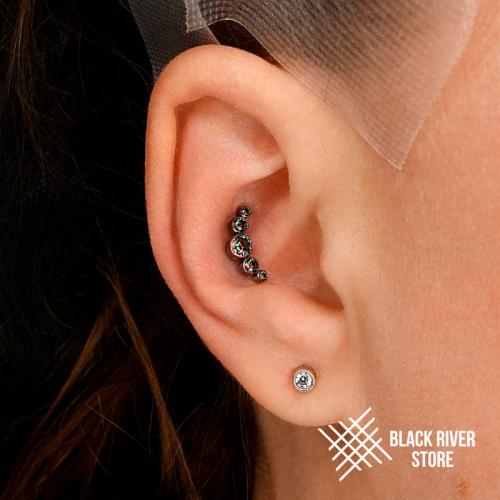 Обработка ушей после прокалывания. Правильный уход за пирсингом 03