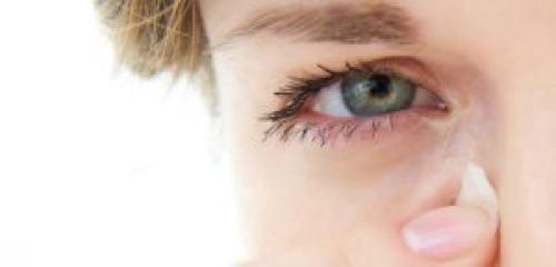 Чешутся глаза в уголках. Почему чешутся глаза
