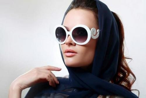 Как носить шелковый платок на голове. Стильные приемы завязывания