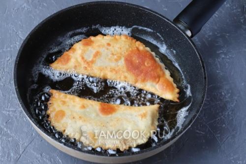 Тесто для чебуреков на воде с растительным маслом. Классика 30 Тесто для чебуреков на воде с растительным маслом. Классика 30