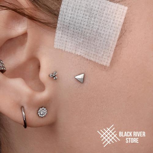 Пирсинг уха мочка. Прокол мочки