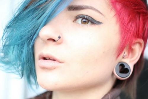 Как прокалывают уши пистолетом детям и подросткам. Как проколоть уши: виды проколов и полезные советы