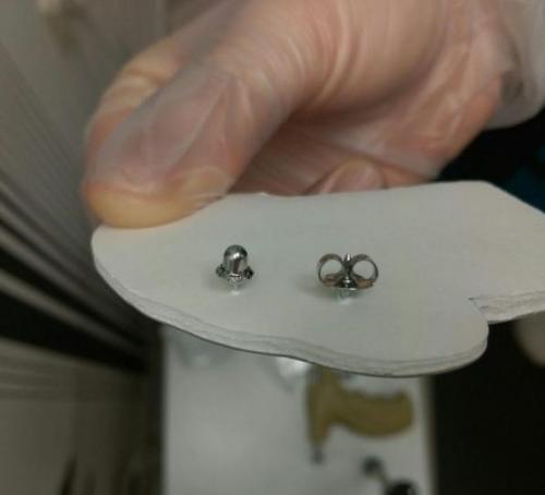 Прокол ушей пистолетом плюсы и минусы. Будни пирсингиста. Част.