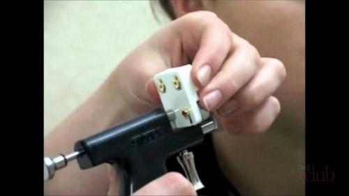 Прокол ушей пистолетом плюсы и минусы. Будни пирсингиста. Част.