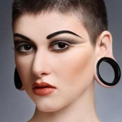 Как прокалывают уши пистолетом детям и подросткам. Как проколоть уши: виды проколов и полезные советы