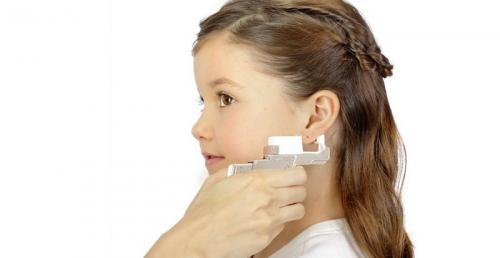 Как прокалывают уши пистолетом детям и подросткам. Как проколоть уши: виды проколов и полезные советы