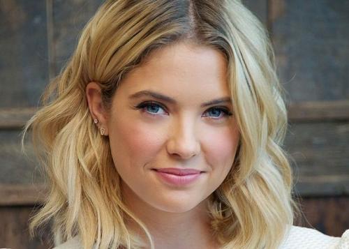 Пирсинг ушей у знаменитостей. Крошечный пирсинг ушей снова в моде. Звездные примеры