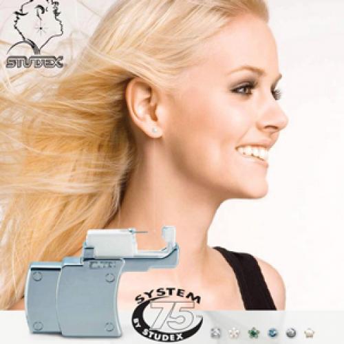 Как прокалывают уши пистолетом. Прокол ушек пистолетом Studex Описание процедуры по порядку)