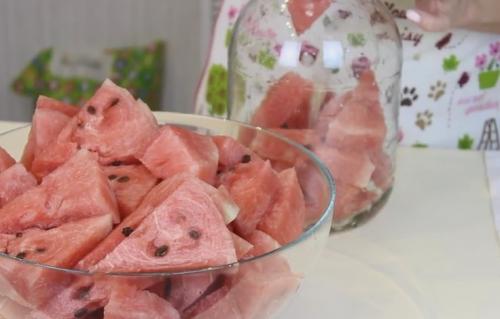 Маринованные арбузы в литровых банках. Вкусные маринованные арбузы на зиму в банках — простые рецепты