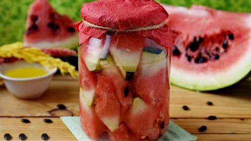 Арбузы консервированные объедение. Как вкусно заготовить арбузы на зиму в банках: рецепты с фото и пошаговыми инструкциями