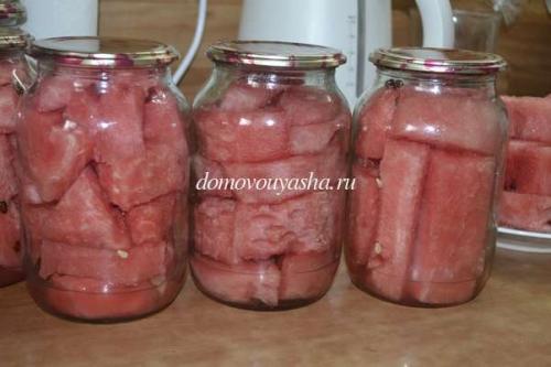 Рассол для арбузов на 1 литр воды. Маринованные арбузы в литровых банках