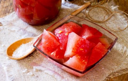 Как посолить арбузы в кастрюле. Солёные арбузы 22 Как посолить арбузы в кастрюле. Солёные арбузы 22