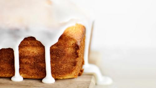 Какие рецепты сахарной глазури можно использовать для украшения кексов. Сахарная глазурь. Быстрый рецепт для кексов, для пасхи из сахарной пудры без яиц