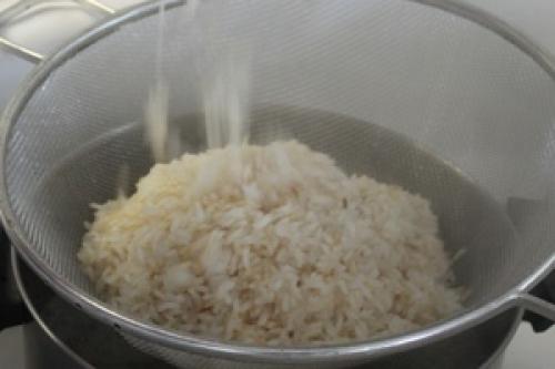 Какие овощи можно добавить в салат с фасолью и рисом для придания ему свежести. Салат из риса с фасолью