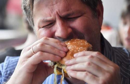 Отеки лица: как питание и алкоголь влияют на их появление 01 Отеки лица: как питание и алкоголь влияют на их появление 01