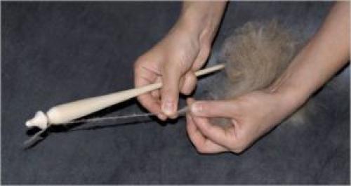 Какие материалы используются для изготовления платков. Из чего вяжут оренбургские пуховые платки