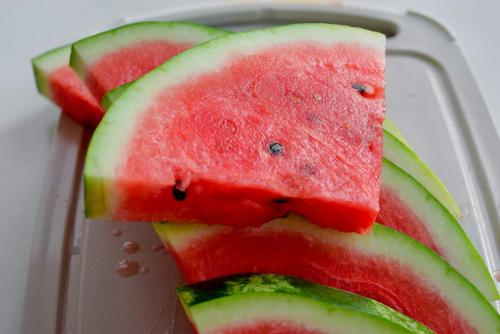 Как правильно нарезать арбузы на кусочки. Арбуз —, как красиво нарезать и сохранить свежим