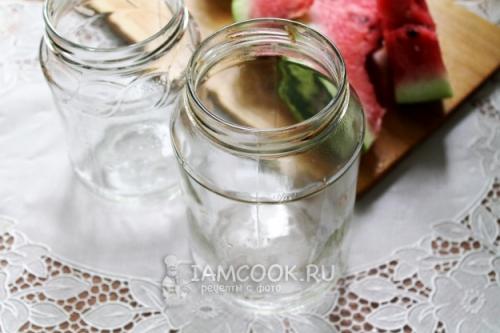 Вкусный рецепт: засолить арбузы кусочками с уксусом в кастрюле 02