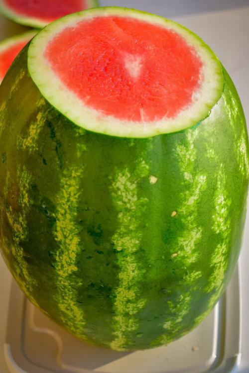 Как правильно нарезать арбузы на кусочки. Арбуз —, как красиво нарезать и сохранить свежим