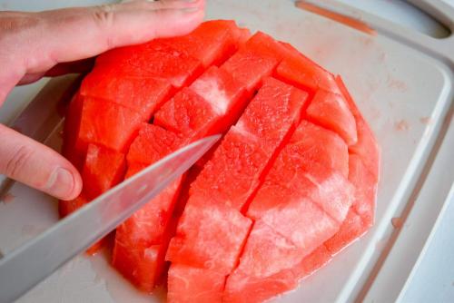 Как правильно нарезать арбузы на кусочки. Арбуз —, как красиво нарезать и сохранить свежим