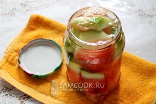 Вкусный рецепт: засолить арбузы кусочками с уксусом в кастрюле 09