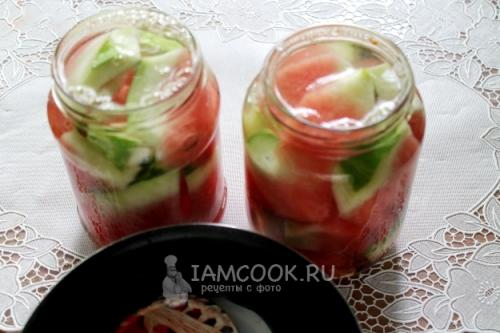 Вкусный рецепт: засолить арбузы кусочками с уксусом в кастрюле 06