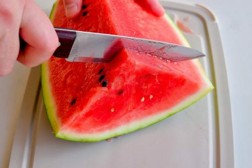 Как правильно нарезать арбузы на кусочки. Арбуз —, как красиво нарезать и сохранить свежим