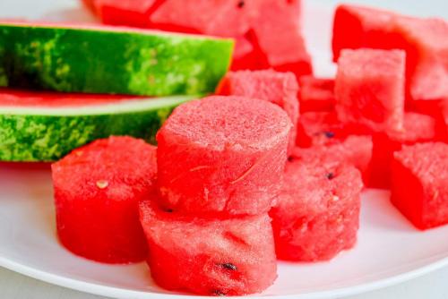 Как правильно нарезать арбузы на кусочки. Арбуз —, как красиво нарезать и сохранить свежим