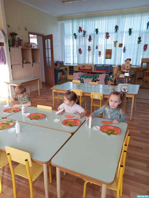 Какие техники используются для создания аппликаций и поделок из листьев. Листья. Поделки и аппликации из листьев