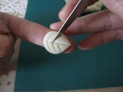 Смакните вкус и аромат: корзина с грибами из соленого теста 07