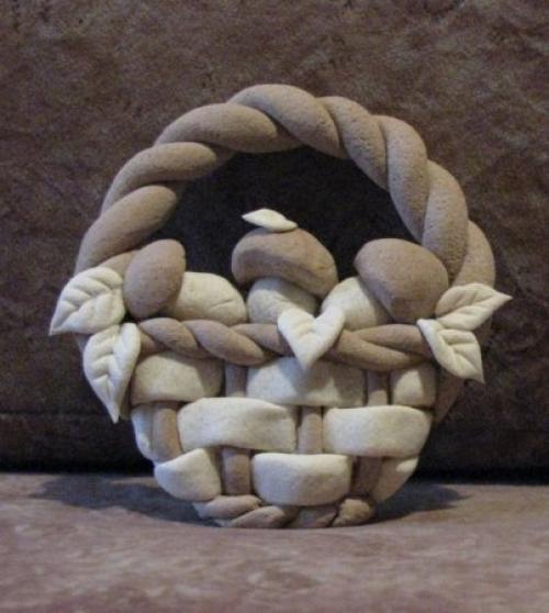 Смакните вкус и аромат: корзина с грибами из соленого теста 08