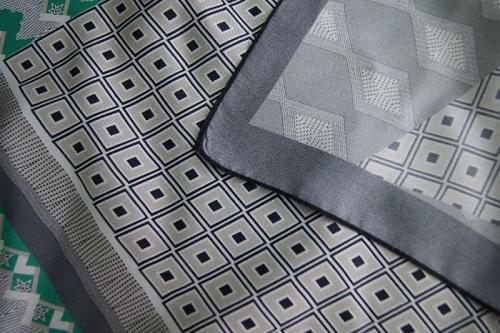 Какие аксессуары можно использовать для дополнения летних нарядов из платков