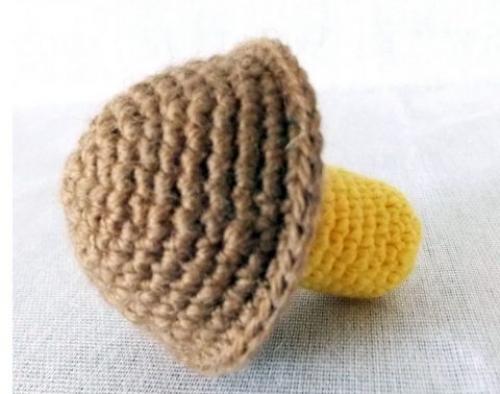 Гриб крючком схема. Вяжем крючком красивые грибы, подборка идей и мастер-классов