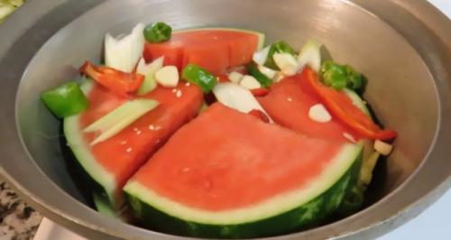 Что такое арбузы, моченые кусочками в ведре. Арбузы моченые кусочками в ведре – быстрый посол