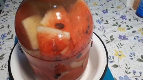 Полезные свойства арбузов, моченых кусочками в ведре 11 Полезные свойства арбузов, моченых кусочками в ведре 11