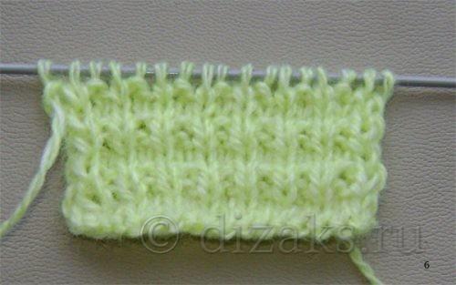 Как вязать рюши спицами на шапке. Шапка спицами с двухсторонним узором и рюшами