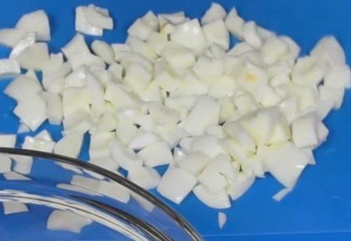 Салат с красной икрой и крабовым мясом. Салат с красной икрой и крабовыми палочками. 6 очень вкусных рецептов