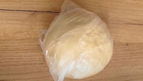 Тесто для чебуреков на воде с растительным маслом. Классика