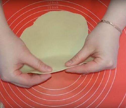 Тесто для чебуреков на холодной воде. Тесто на воде для чебуреков с мясом